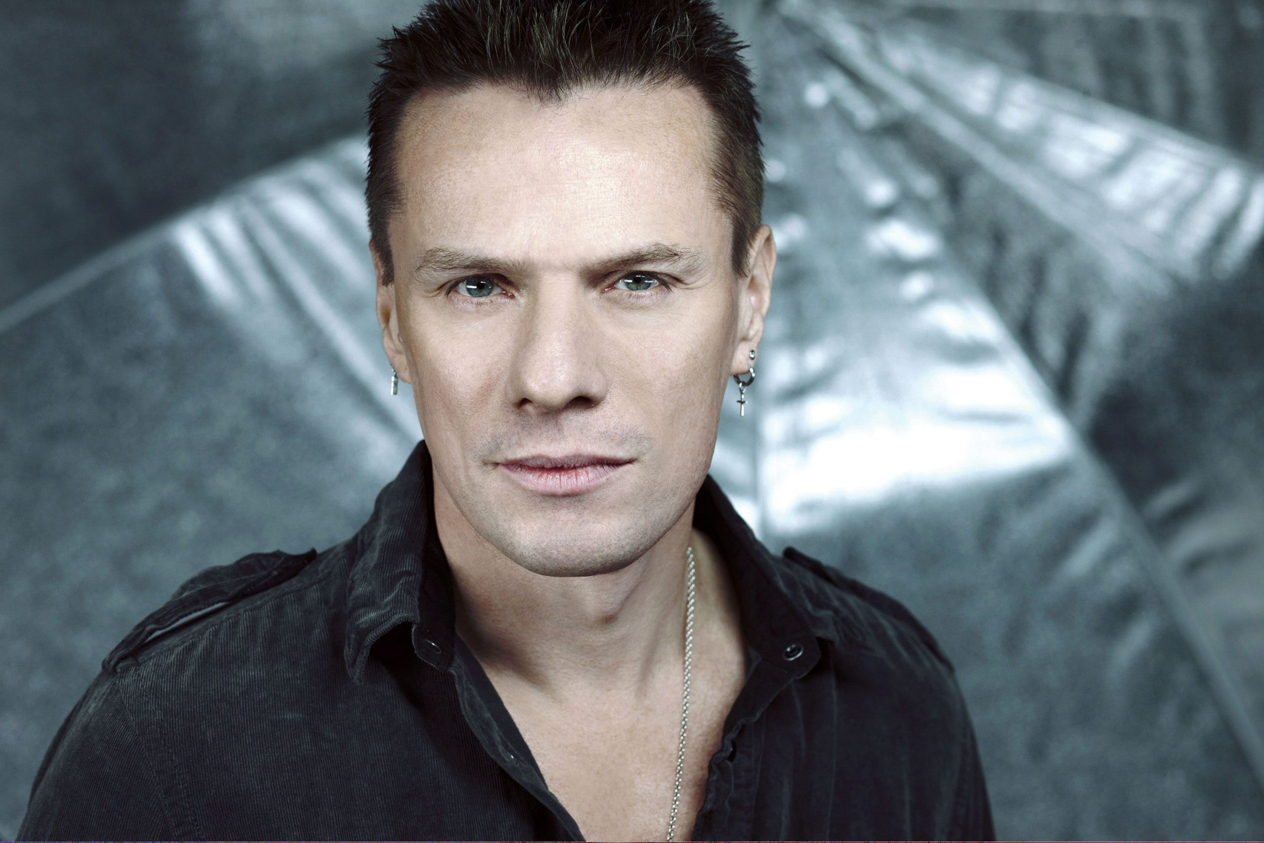 Larry Mullen, Jr. Family, Wife, Children, Dating, Net Worth