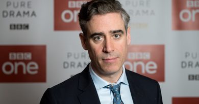 Stephen Mangan